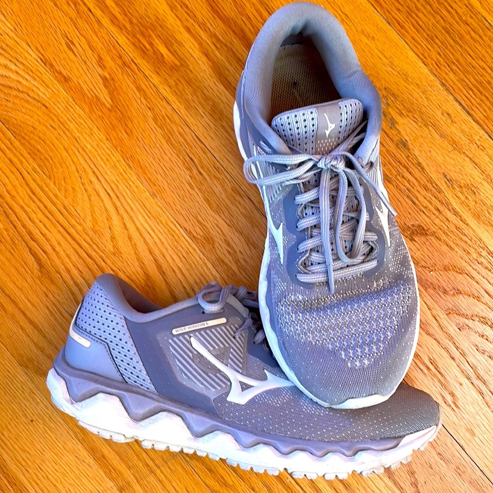 Mizuno Wave Horizon 5 running shoes - size 9.5 women